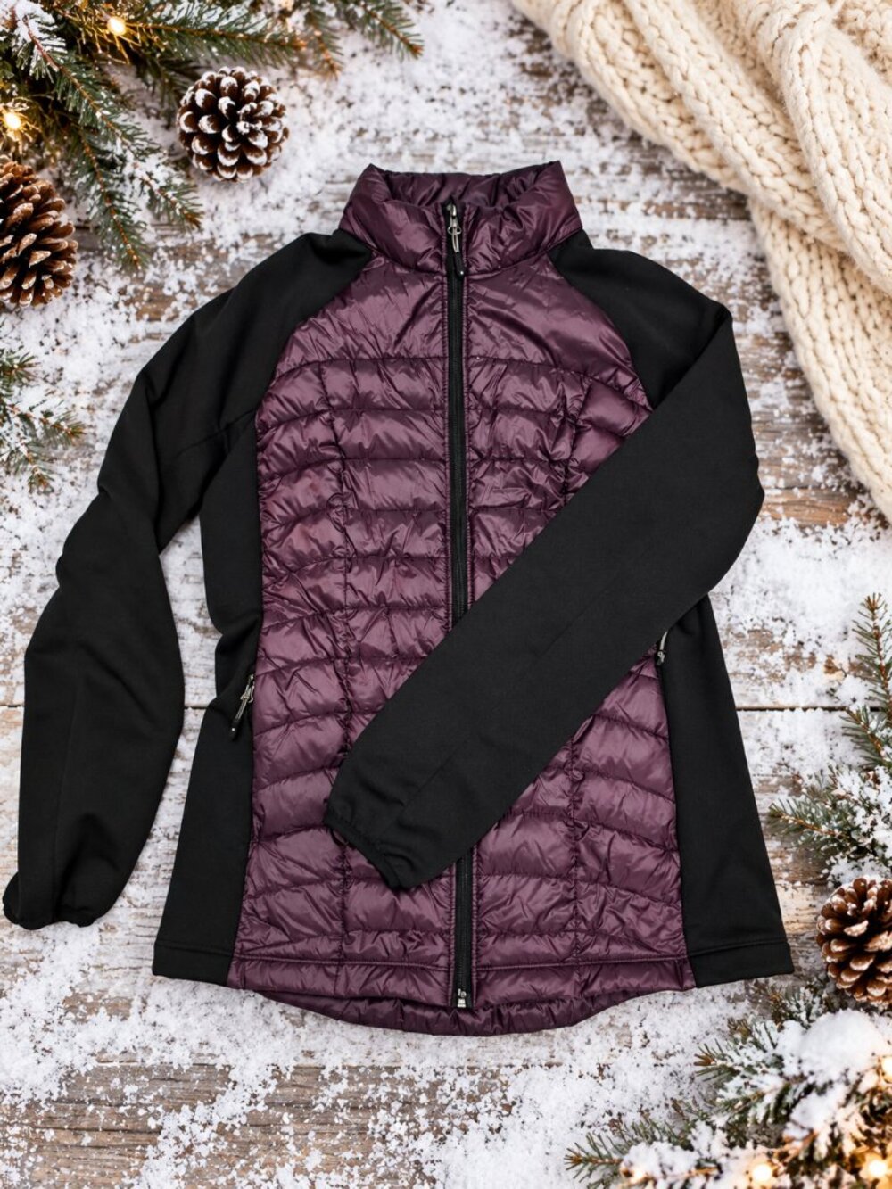 *Weatherproof 32 Degrees Women's Quilted Puffer Jacket – Size Small – Plum & Bla